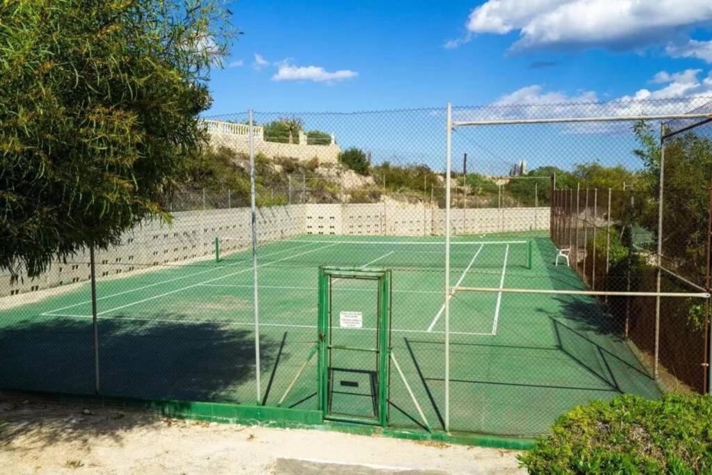 4 Persoons Bungalow Met Gemeenschappelijk Zwembad Teulada Exteriér fotografie